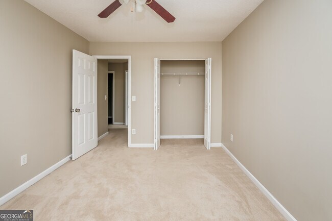 Building Photo - 3012 Edgefield Dr SW