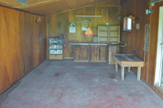 Building Photo - 3884 Breezy Hill Rd