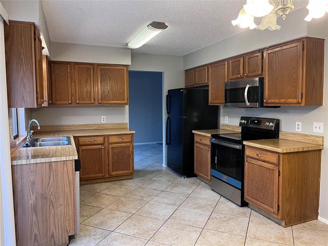 Building Photo - 2406 Bentley Dr