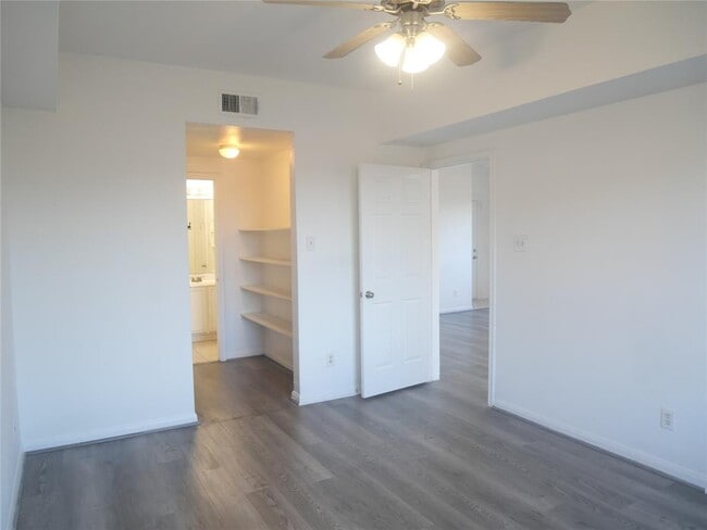 Building Photo - 6289 Wilcrest Dr