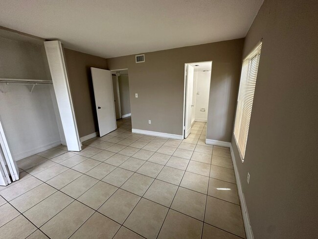 Building Photo - 1830 Maravilla Ave