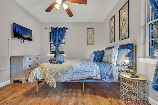 Building Photo - 2160 Lenox Rd NE