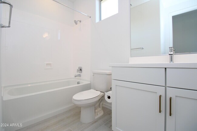 Building Photo - 8725 W Medlock Dr