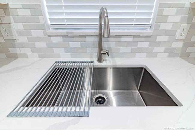 Building Photo - 356 SE Bloxham Way