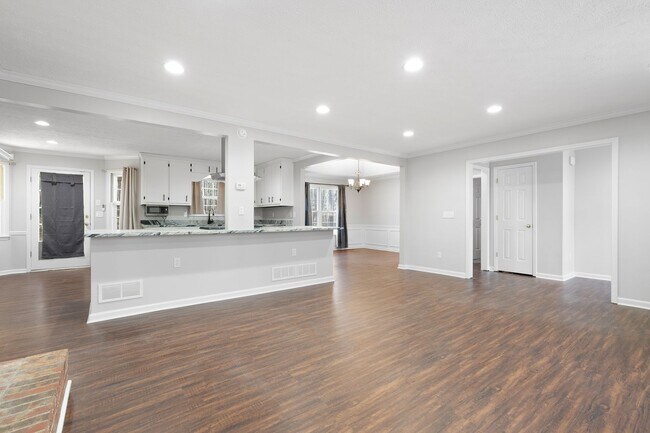 Building Photo - Beautifully Renovated Raised Ranch near Lake Allatoona