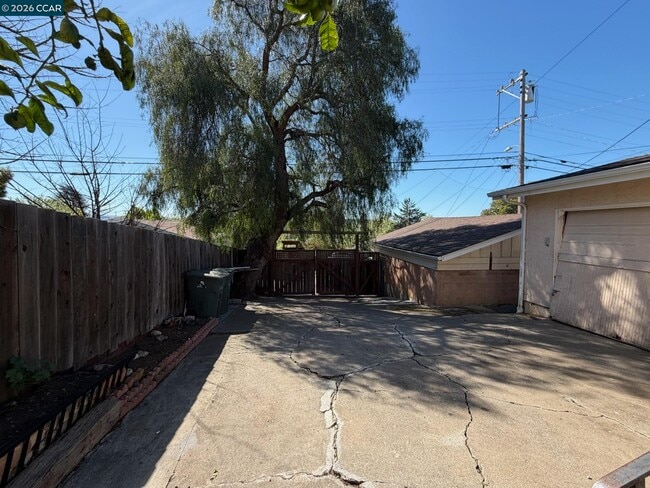 Building Photo - 729 Pennsylvania St