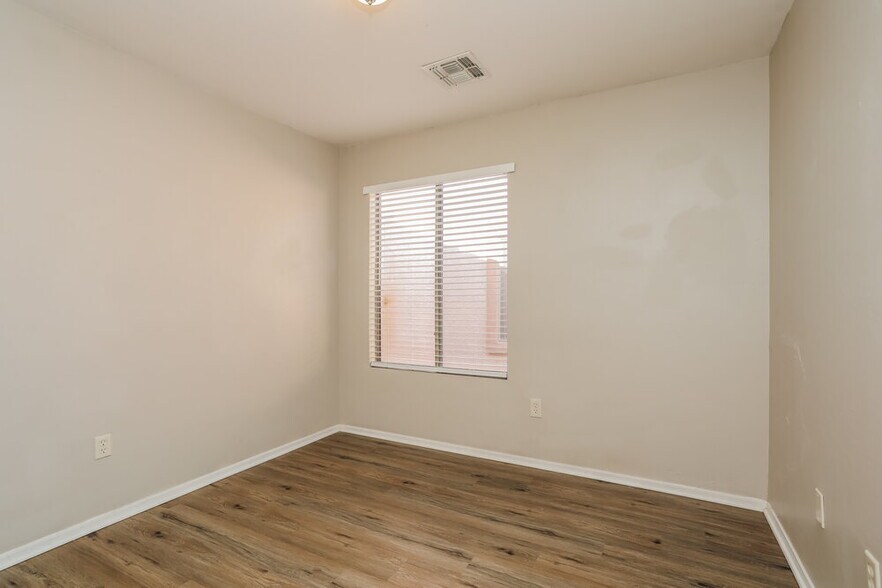 Building Photo - 355 E Camino Del Abeto