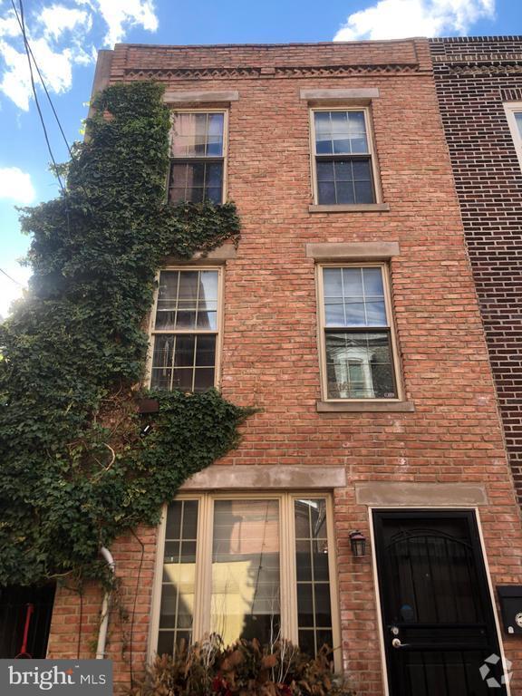 Building Photo - 808 S Delhi St