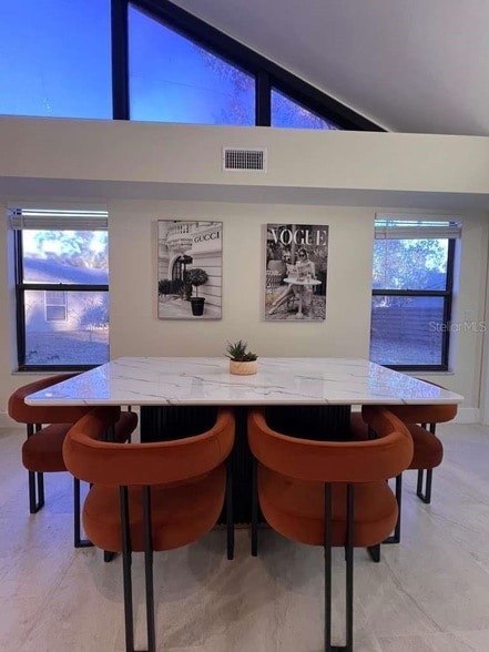 Building Photo - 8240 Cypress Lake Dr