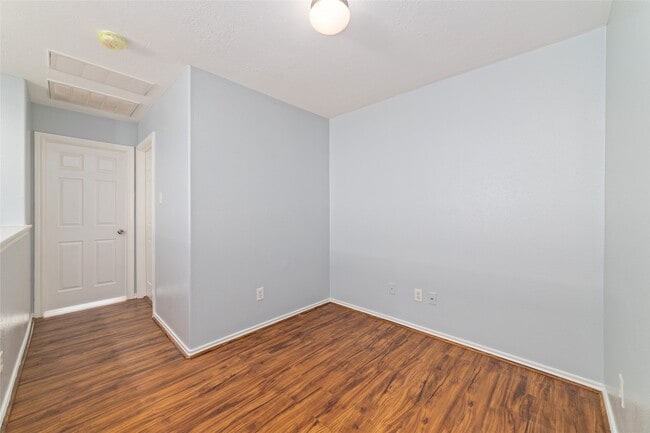 Building Photo - 8734 Rainglen Ln