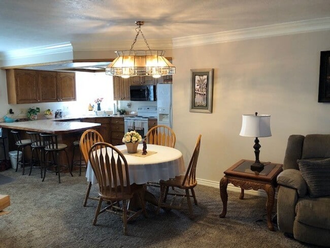 Building Photo - Awesome Shadowbrook Townhome in the Center of it all!