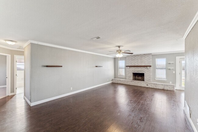 Building Photo - 13502 S Fern St