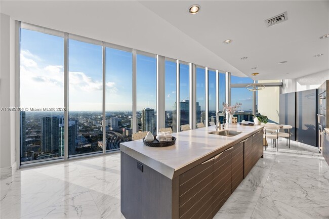 Building Photo - 200 Biscayne Blvd Way