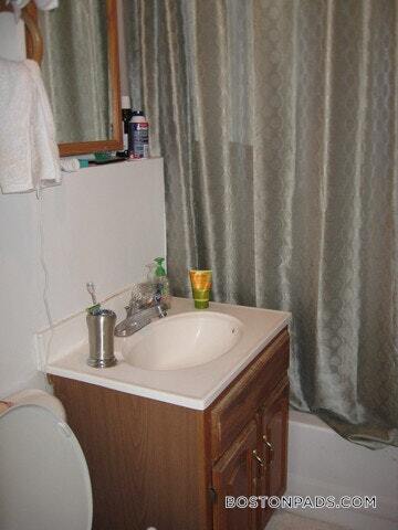 Building Photo - 220 Hanover St