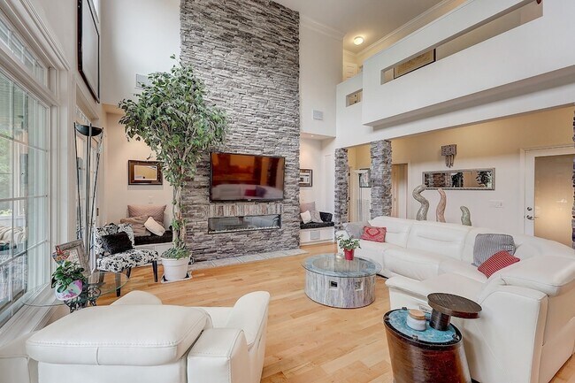 Building Photo - 8745 Old Charlotte Pike