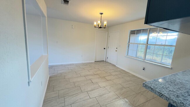 Building Photo - 1239 Glen Haven Dr