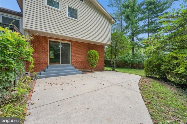 Building Photo - 9202 Wilmett Ct