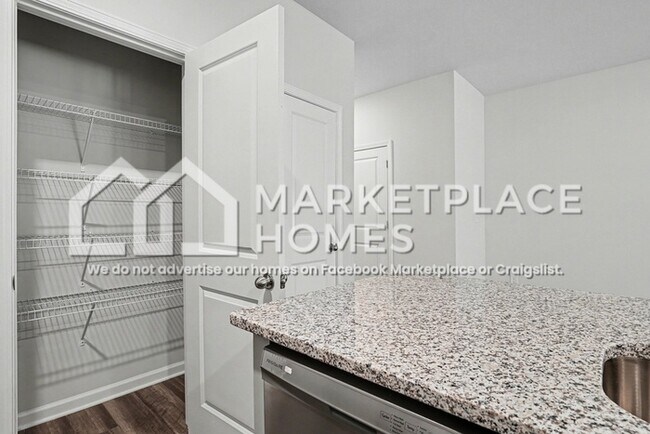 Building Photo - 461 Oakwood Dr NW