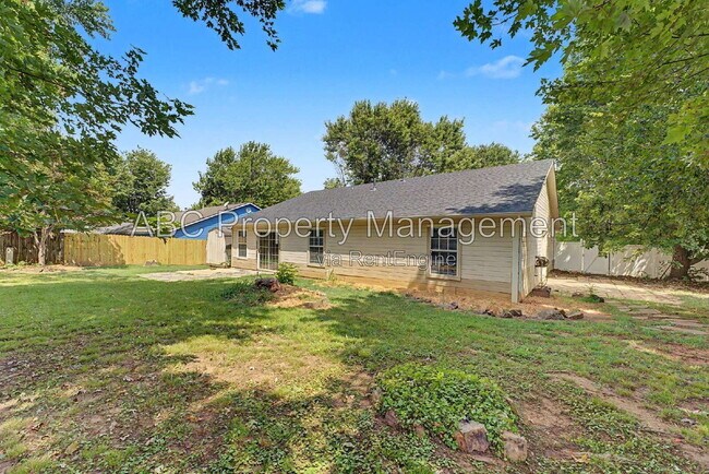 Building Photo - 3345 W Essex Dr