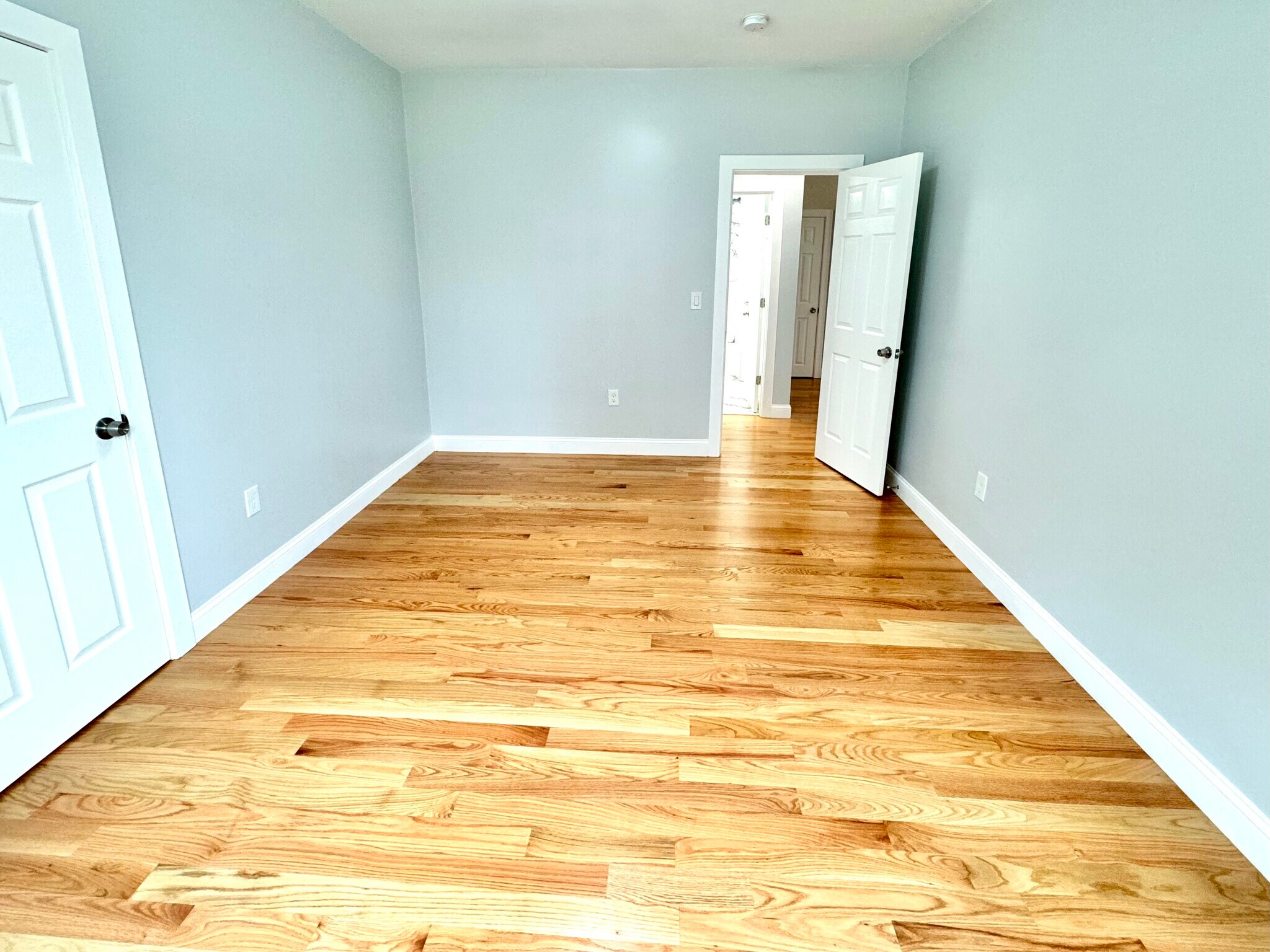 Building Photo - 190 Hillside St