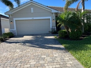 Building Photo - 4351 Bluegrass Dr