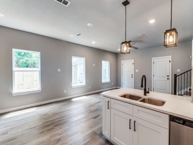 Building Photo - 3636-3638 Frazier Ct