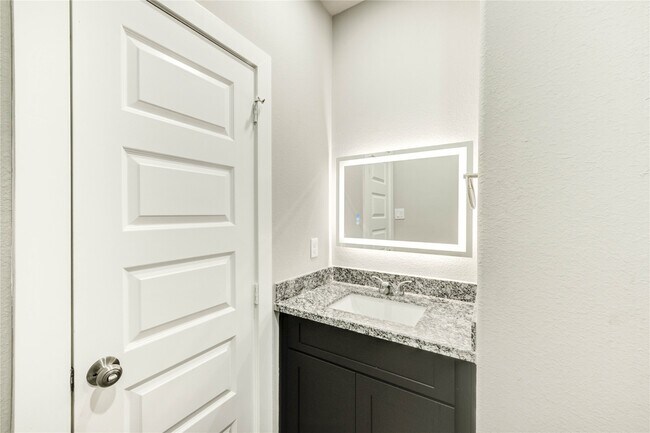 Building Photo - 8157 Tate St