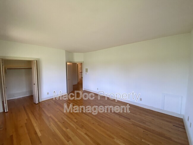 Building Photo - 11225 N Club Dr