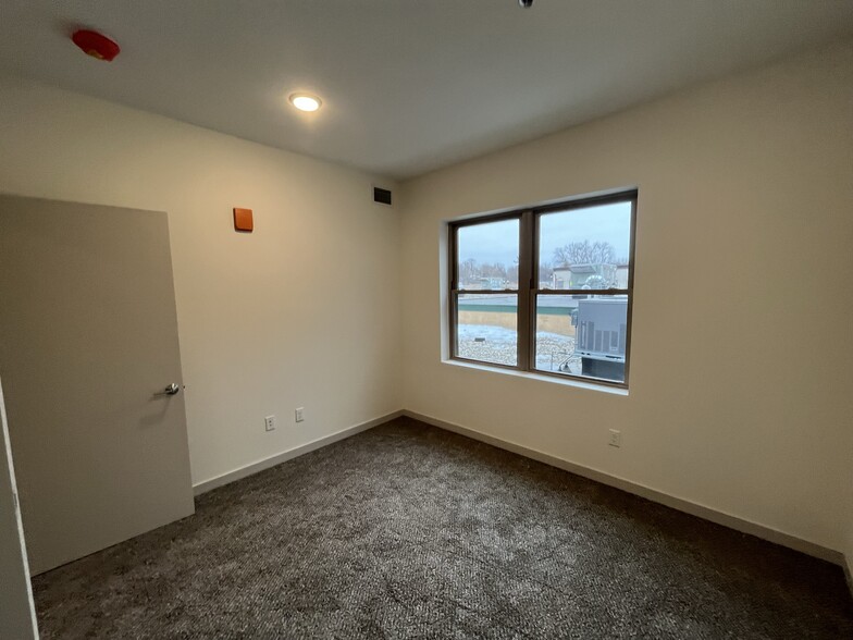 Building Photo - 202 Valley Green Sq