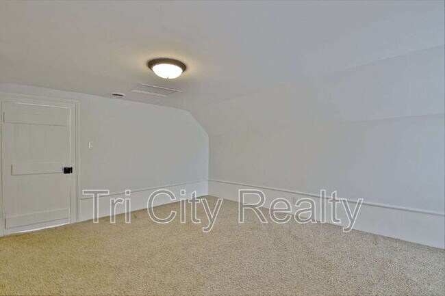 Building Photo - 115 Church Aly