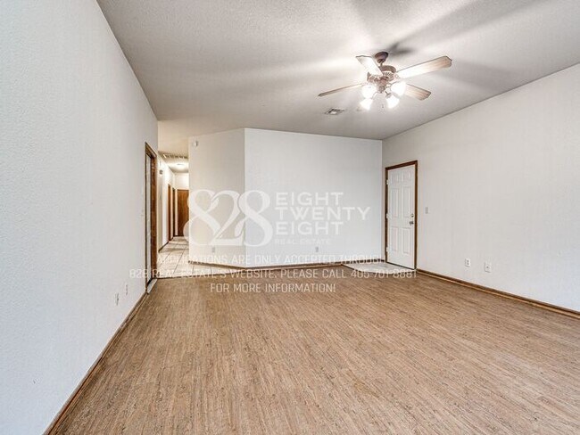 Building Photo - *AVAILABLE NOW!* CUTE 3 BED/2 BATH DUPLEX IN NORMAN!