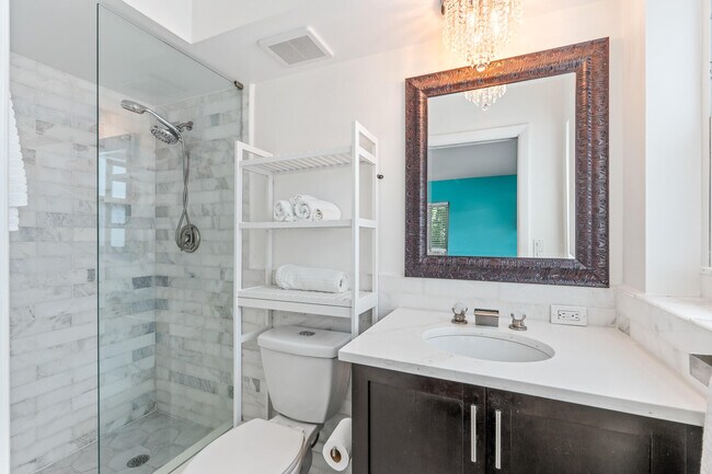 Building Photo - 113 Park Ln E