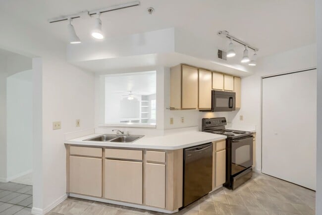 Building Photo - Beautiful Apartment for Rent in Bermuda Dunes Condominiums!