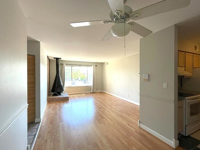 Building Photo - 6170 Knoll Ln Ct