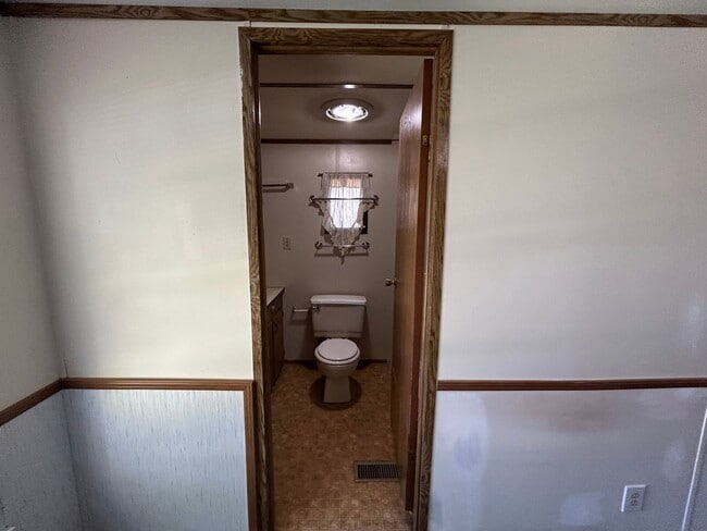 Building Photo - 3 Bed 2 Bath Mobile Home W/ Many Amenities...
