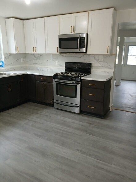 Building Photo - 110 Tuthill Rd