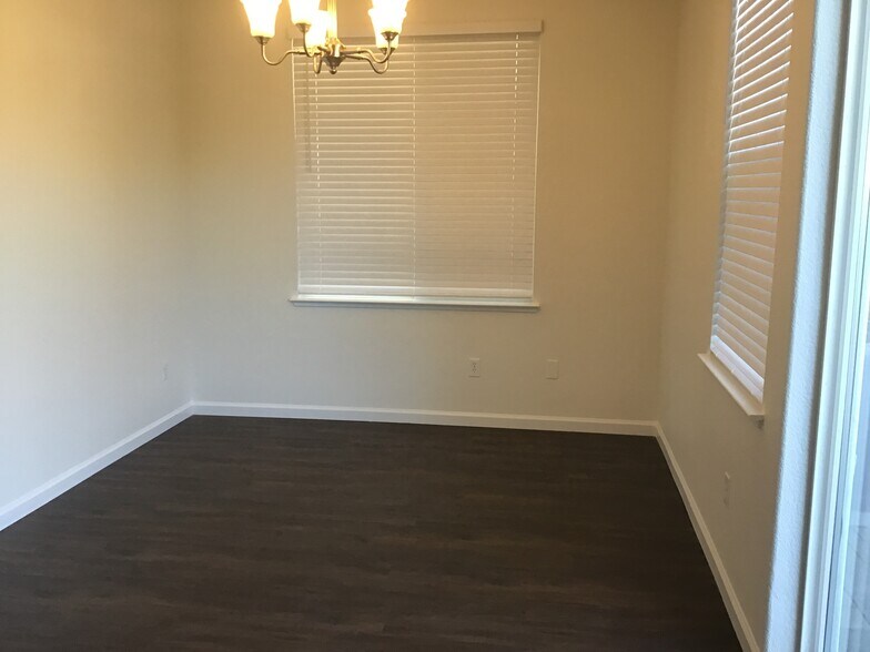 Building Photo - 3976 Dominus Dr