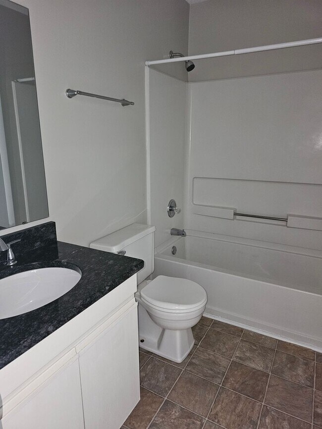 Building Photo - NEW LISTING!!!! Dont Miss Out