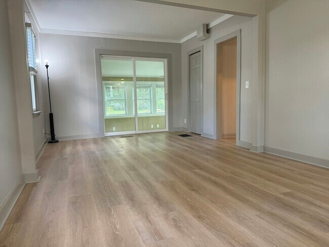 Building Photo - 314 Mcrae