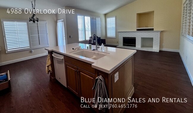 Building Photo - 4988 Overlook Dr