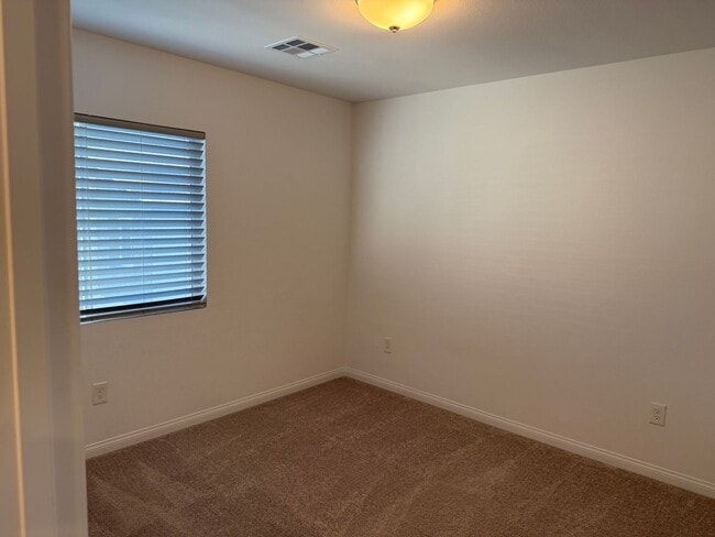 Building Photo - Large Southern Highlands Tri-Level Home. P...