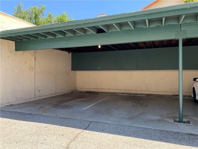 Building Photo - 656 Lemar Park Dr