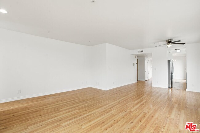 Building Photo - 1059 S Sherbourne Dr