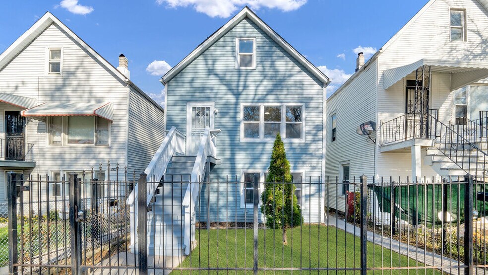 Building Photo - 2452 W 46th Pl