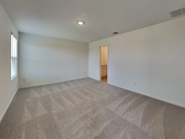Building Photo - 3707 Longleaf Dr