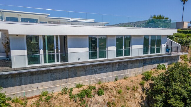 Building Photo - 3836 Westfall Dr