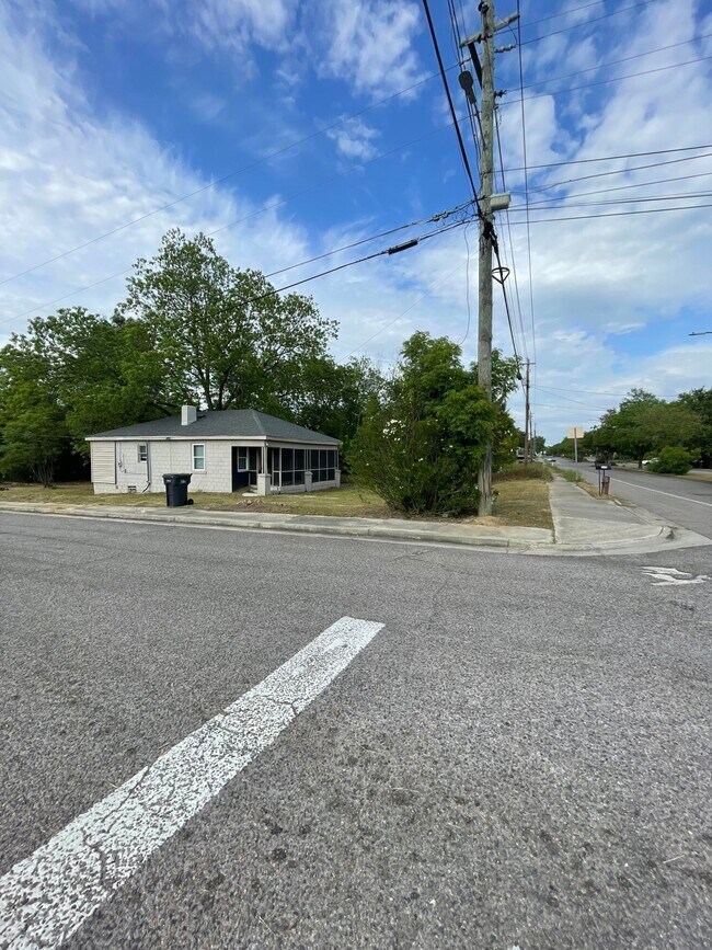 Building Photo - 2133 Grand Blvd