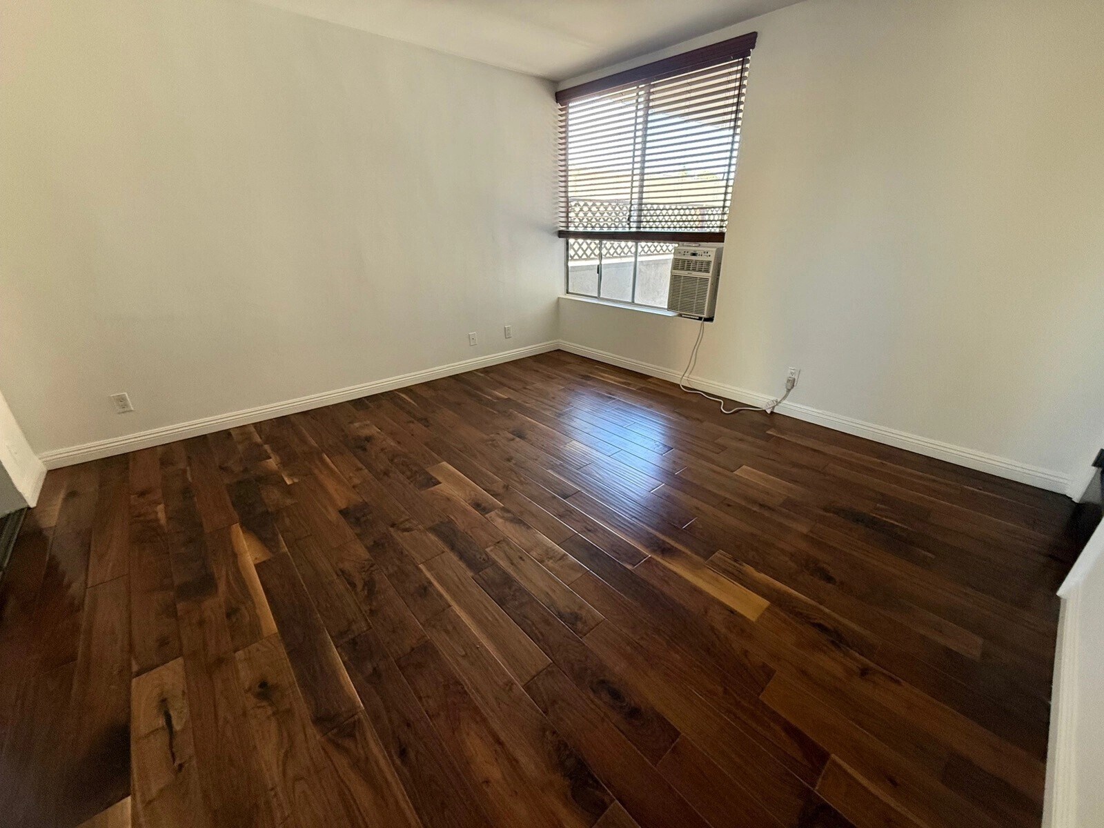 Building Photo - 11936 Darlington Ave