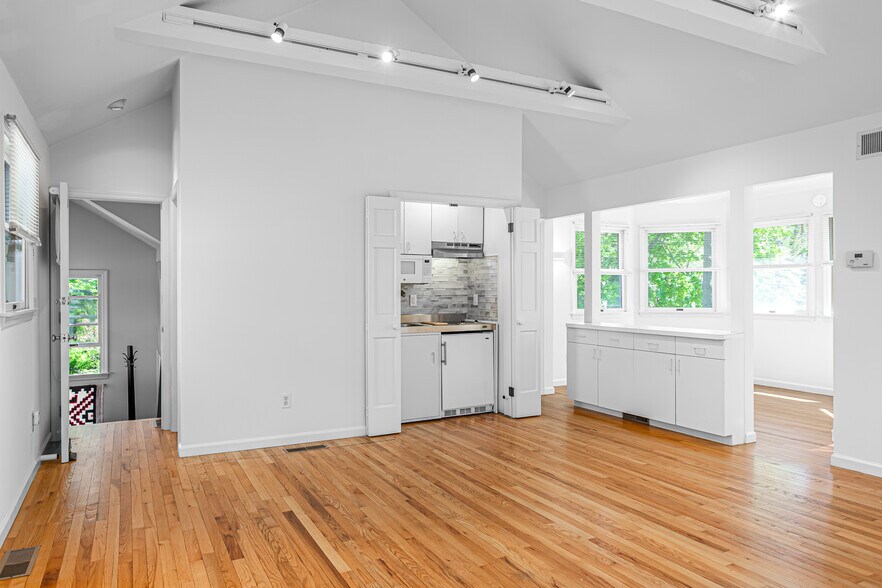 View of kitchenette & sleeping alcove - 109 Murray St
