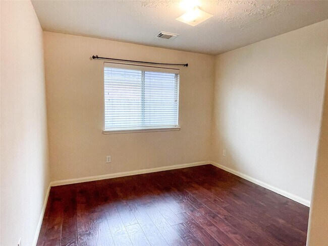 Building Photo - 3257 Gladewater Ln